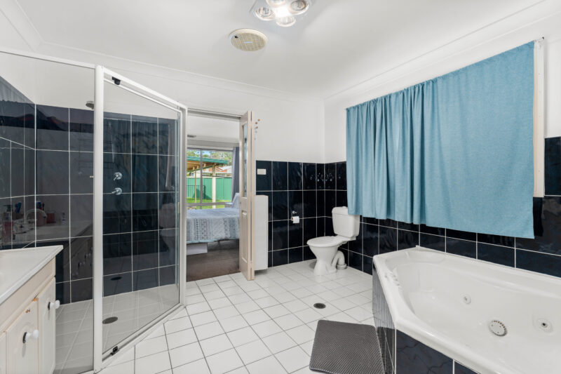 63 Roulstone Crescent, SANCTUARY POINT  NSW  2540 : image 