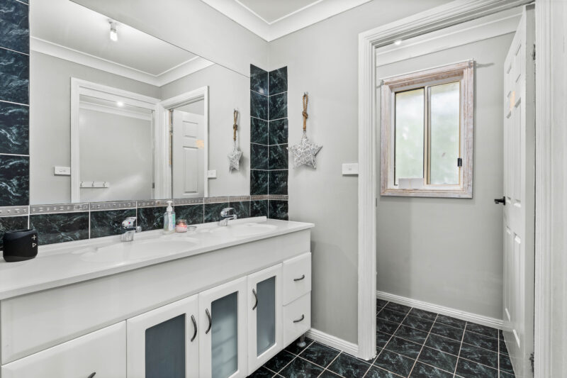 63 Roulstone Crescent, SANCTUARY POINT  NSW  2540 : image 