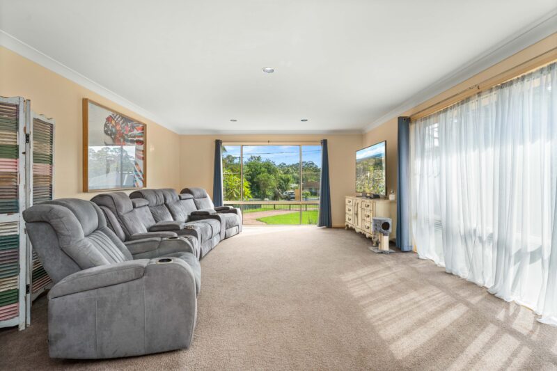 63 Roulstone Crescent, SANCTUARY POINT  NSW  2540 : image 